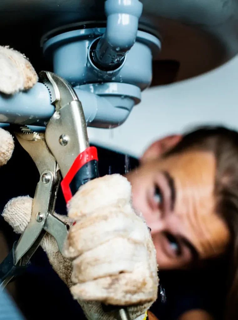 man-fixing-kitchen-sink-qdxtsq8r5kblmti5f0vd4oqfhs35b89sz3fdn9yy2e